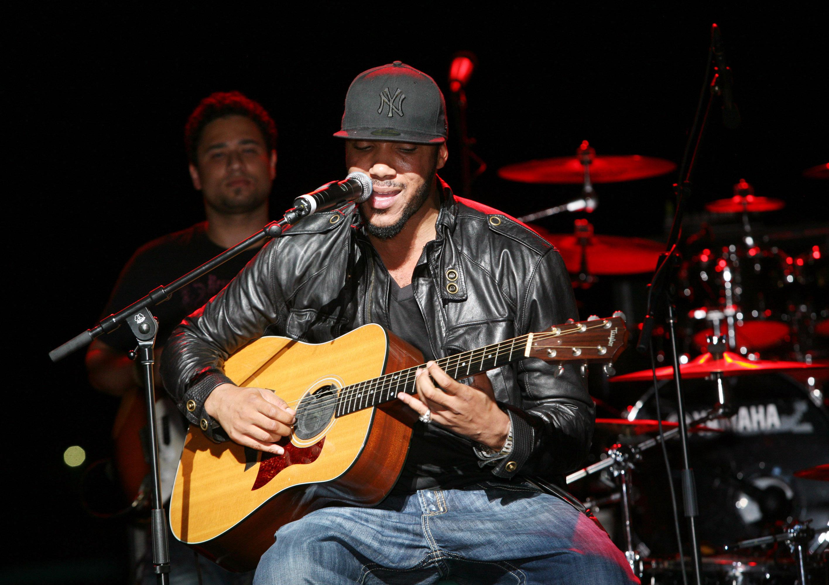 Fantasia And Lyfe Jennings In Concert - August 21, 2009