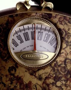 Weight measurement on scale