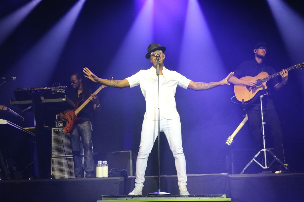 Ne-Yo -- Majic Summer Block Party
