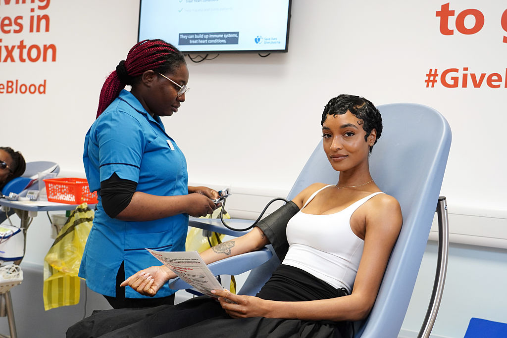 Jourdan Dunn donates blood